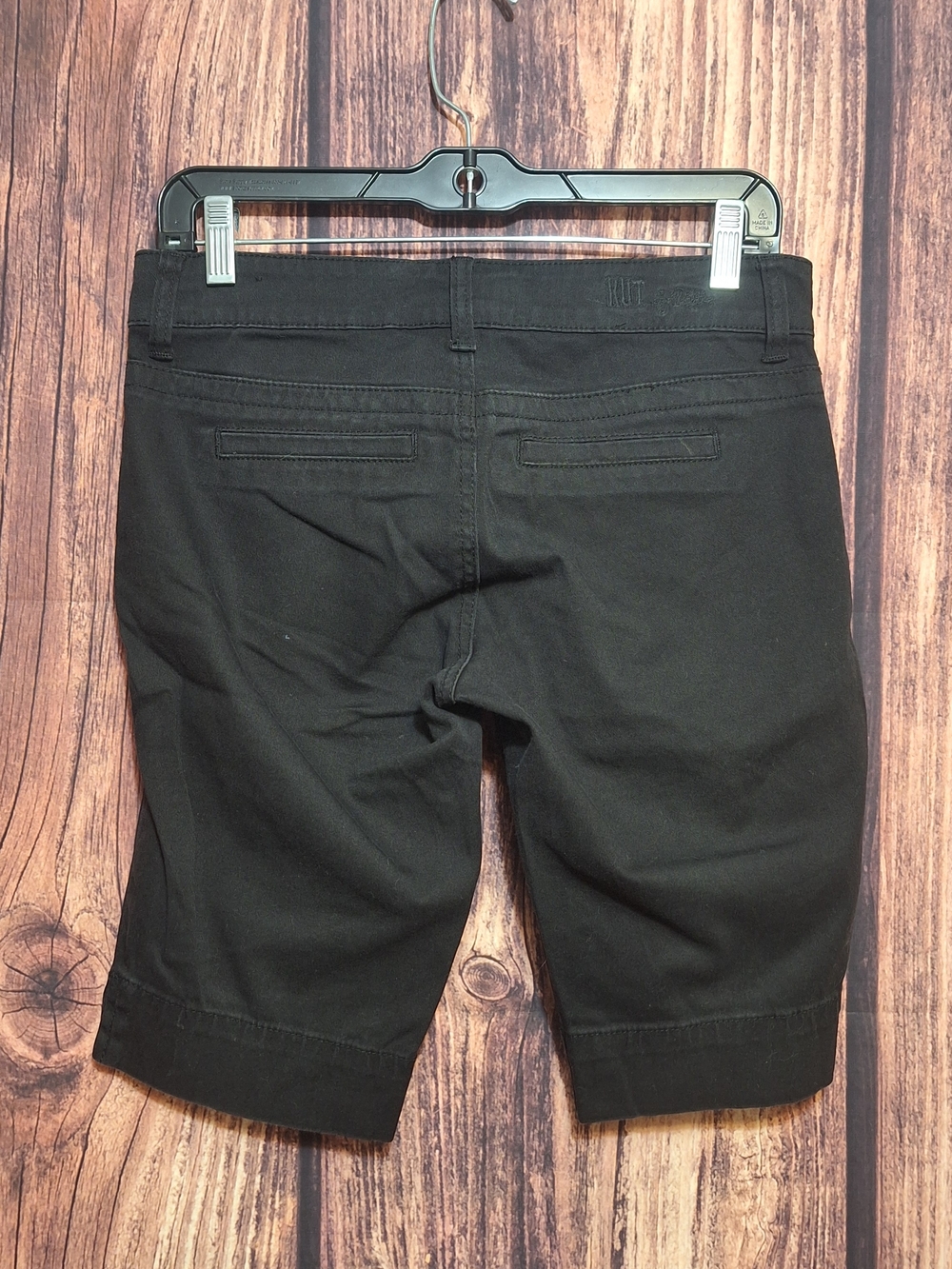 Kut from the Kloth Black Milla Bermuda Shorts Womens Size 2. - Picture 3 of 5